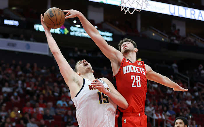 Troy Taormina-USA TODAY Sports, Nuggets center Nikola Jokic (15) attempts to score as Houston Rockets center Alperen Sengun (28) defends.